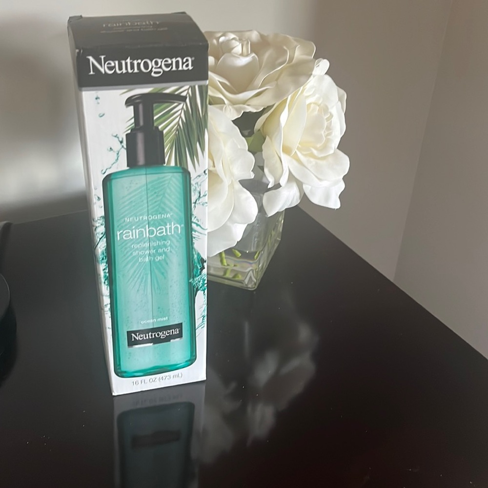 Brand new Neutrogena Rainbath Ocean Mist Body Wash